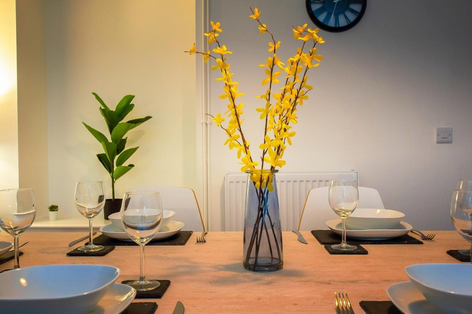Casa One Hundred - A Beautiful 4 Bed House On The Beach Front สวอนซี ภายนอก รูปภาพ
